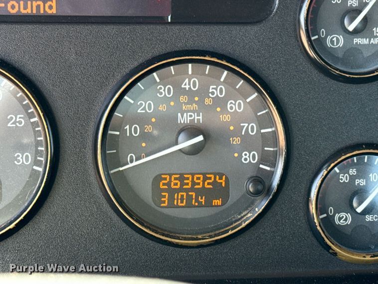 image for item ES5973 2011 Peterbilt 348 rollback truck