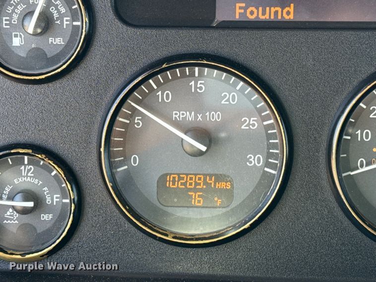 image for item ES5973 2011 Peterbilt 348 rollback truck