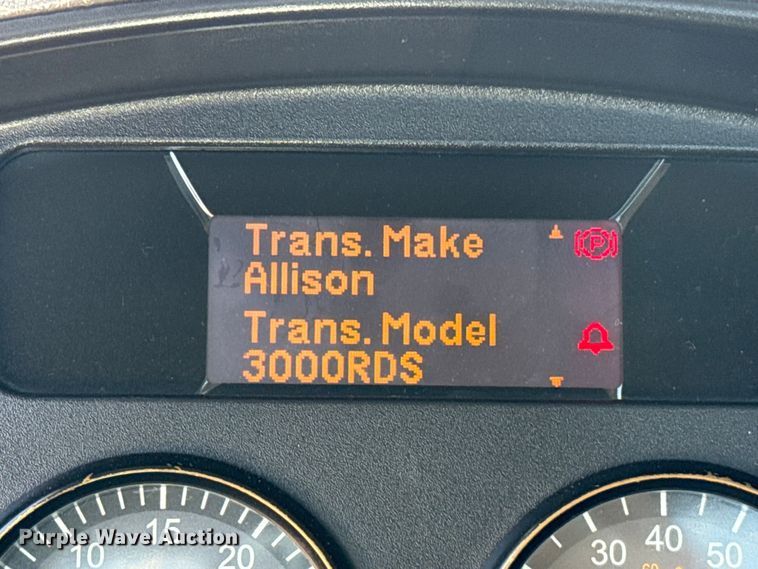 image for item ES5973 2011 Peterbilt 348 rollback truck