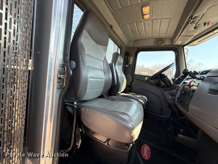 image for item ES5973 2011 Peterbilt 348 rollback truck