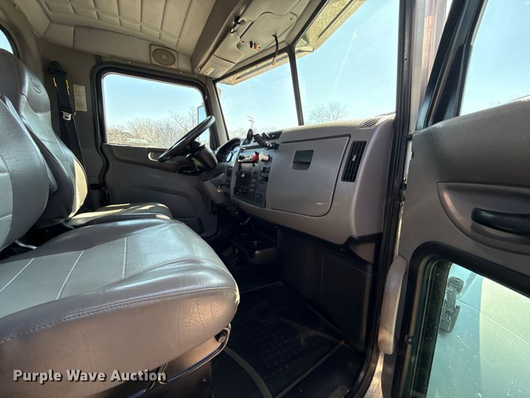 image for item ES5973 2011 Peterbilt 348 rollback truck