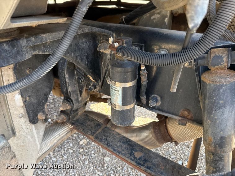 image for item ES5973 2011 Peterbilt 348 rollback truck