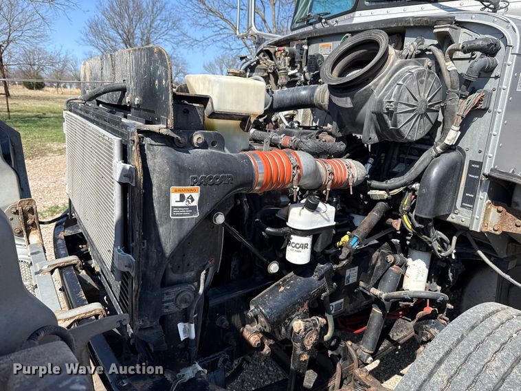 image for item ES5973 2011 Peterbilt 348 rollback truck