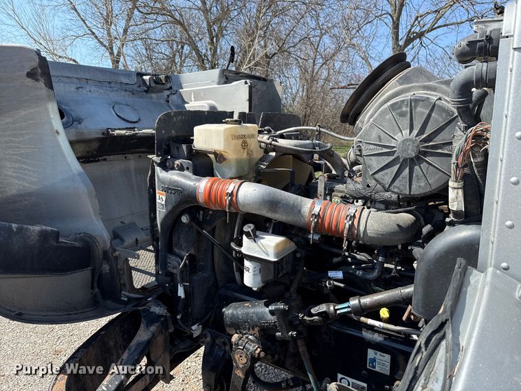 image for item ES5973 2011 Peterbilt 348 rollback truck