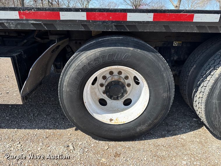 image for item ES5973 2011 Peterbilt 348 rollback truck