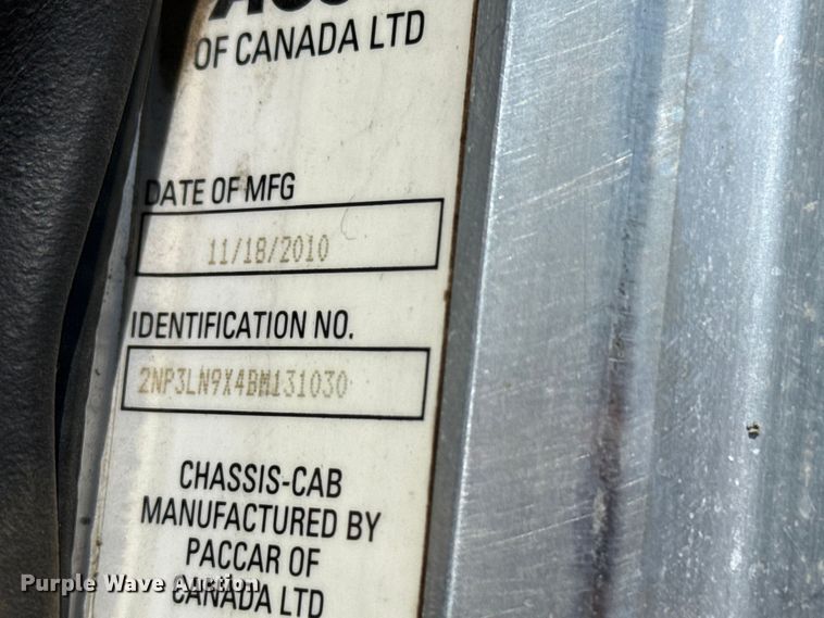 image for item ES5973 2011 Peterbilt 348 rollback truck