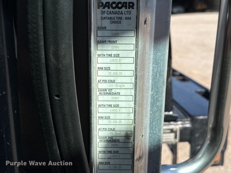 image for item ES5973 2011 Peterbilt 348 rollback truck