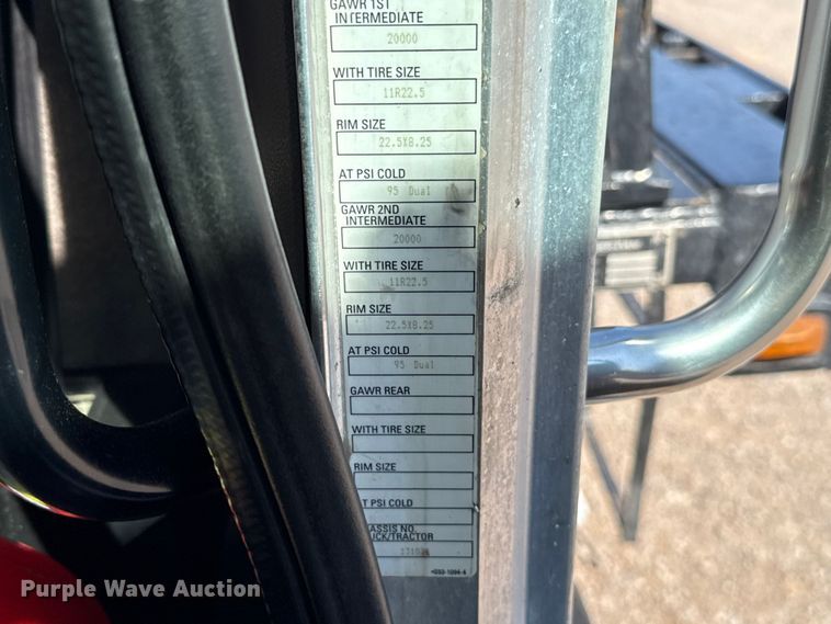 image for item ES5973 2011 Peterbilt 348 rollback truck