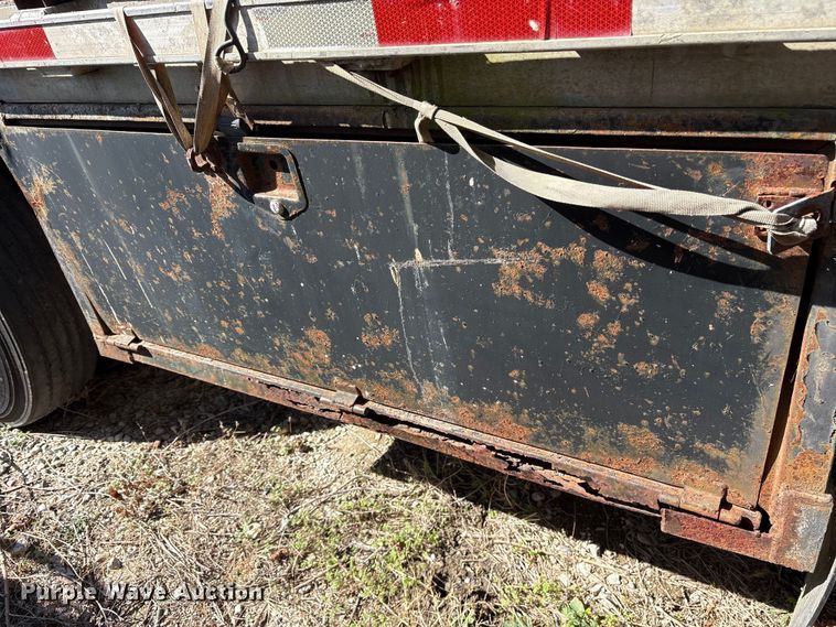 image for item ES8564 1997 Transcraft Eagle W2 flatbed trailer