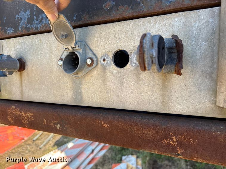 image for item ES8564 1997 Transcraft Eagle W2 flatbed trailer