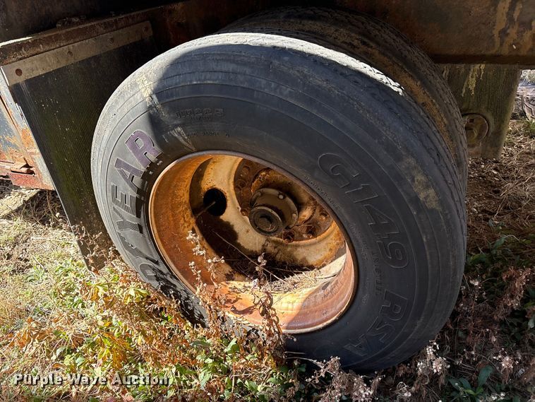 image for item ES8564 1997 Transcraft Eagle W2 flatbed trailer