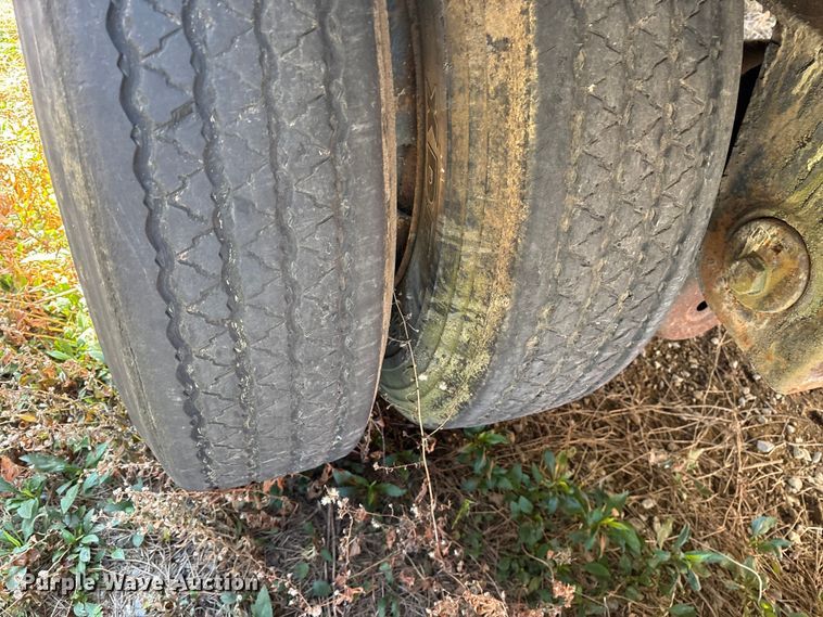 image for item ES8564 1997 Transcraft Eagle W2 flatbed trailer