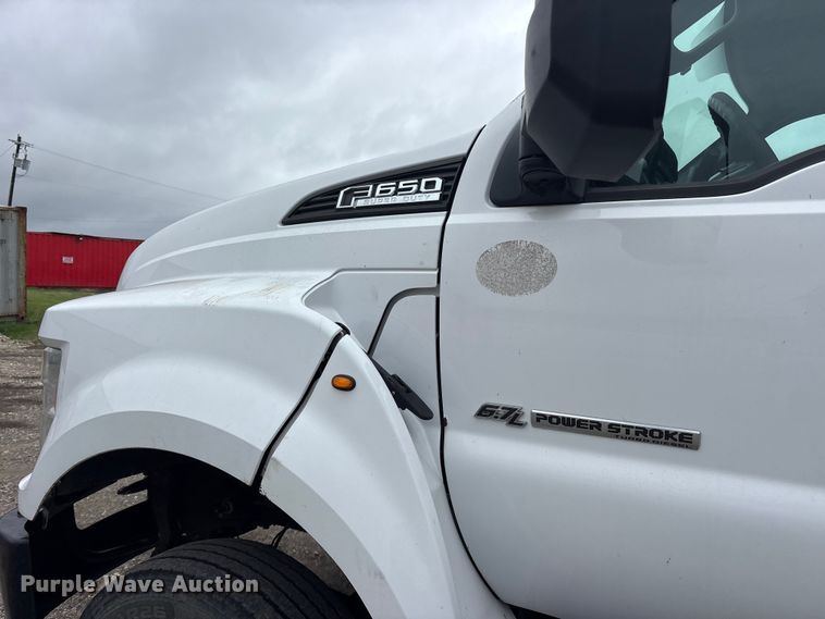 image for item ES8636 2016 Ford F650 box truck
