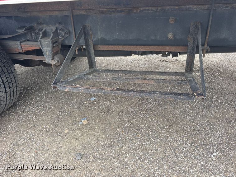 image for item ES8636 2016 Ford F650 box truck