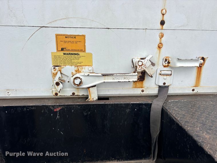 image for item ES8636 2016 Ford F650 box truck