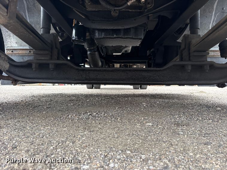 image for item ES8636 2016 Ford F650 box truck