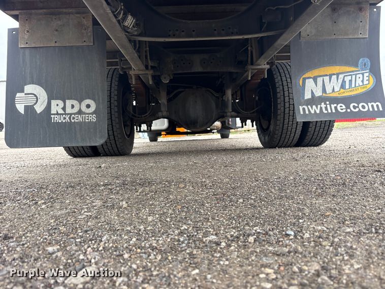 image for item ES8636 2016 Ford F650 box truck