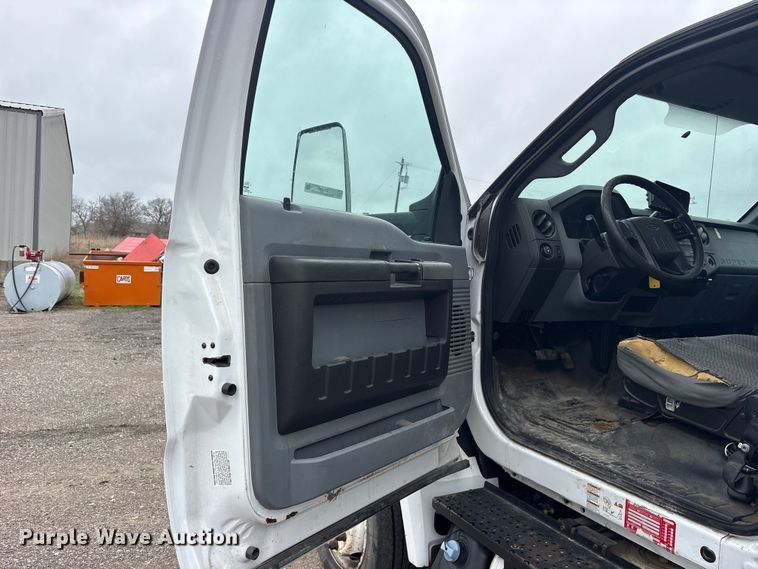 image for item ES8636 2016 Ford F650 box truck