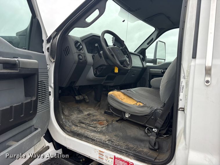 image for item ES8636 2016 Ford F650 box truck