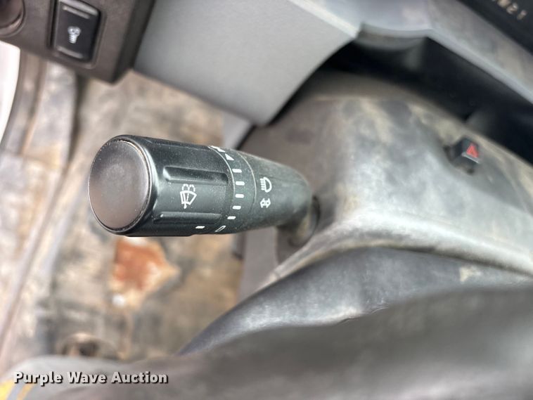 image for item ES8636 2016 Ford F650 box truck