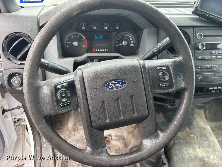 image for item ES8636 2016 Ford F650 box truck