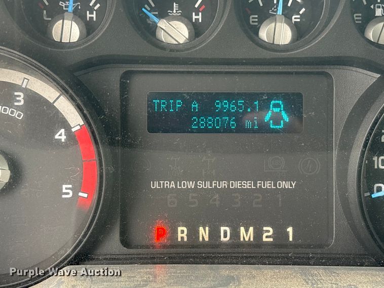 image for item ES8636 2016 Ford F650 box truck