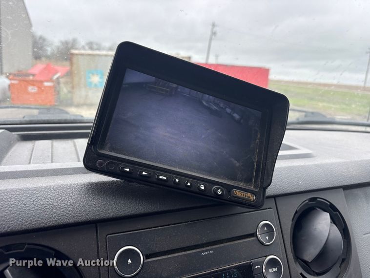 image for item ES8636 2016 Ford F650 box truck