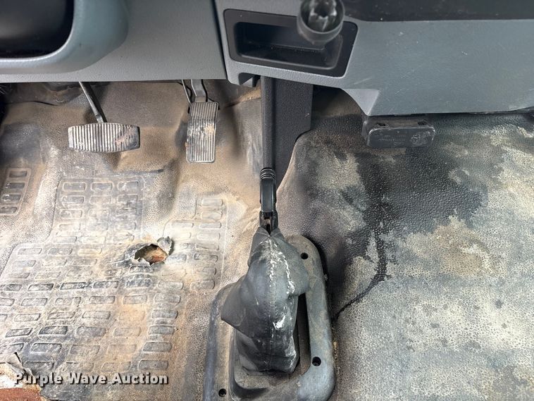 image for item ES8636 2016 Ford F650 box truck