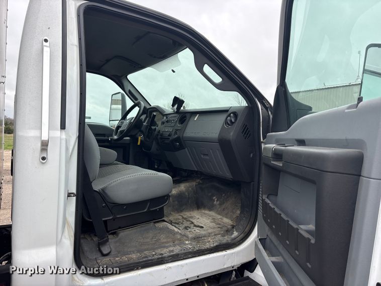 image for item ES8636 2016 Ford F650 box truck