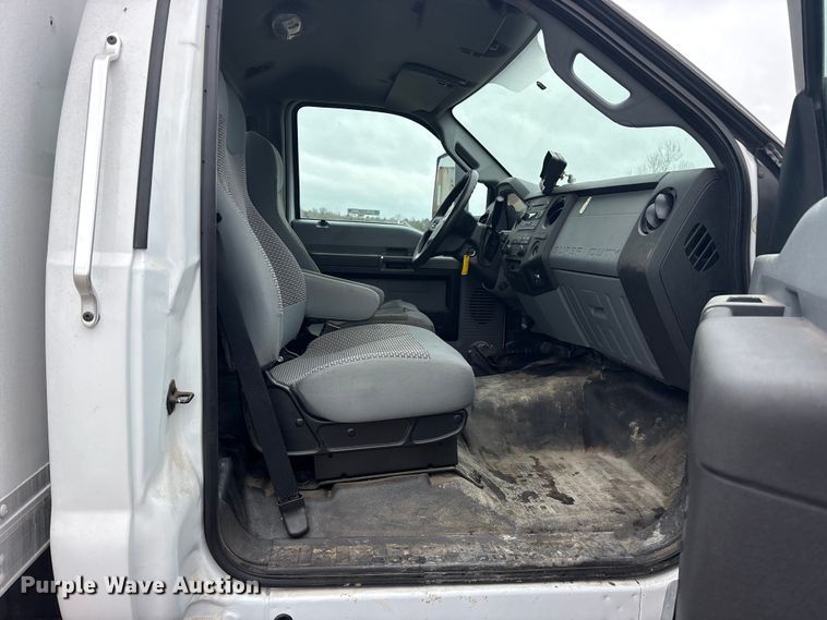 image for item ES8636 2016 Ford F650 box truck