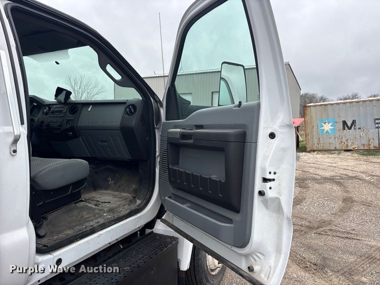 image for item ES8636 2016 Ford F650 box truck