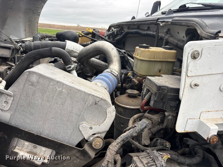 image for item ES8636 2016 Ford F650 box truck