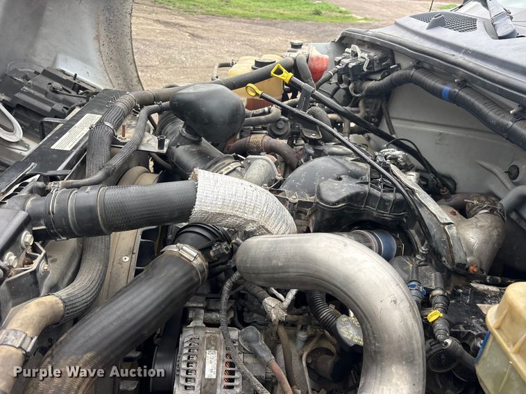 image for item ES8636 2016 Ford F650 box truck