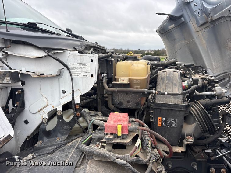 image for item ES8636 2016 Ford F650 box truck