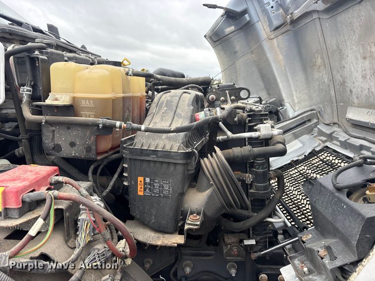 image for item ES8636 2016 Ford F650 box truck