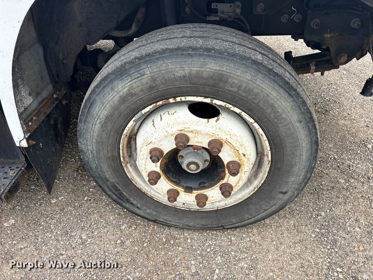 image for item ES8636 2016 Ford F650 box truck