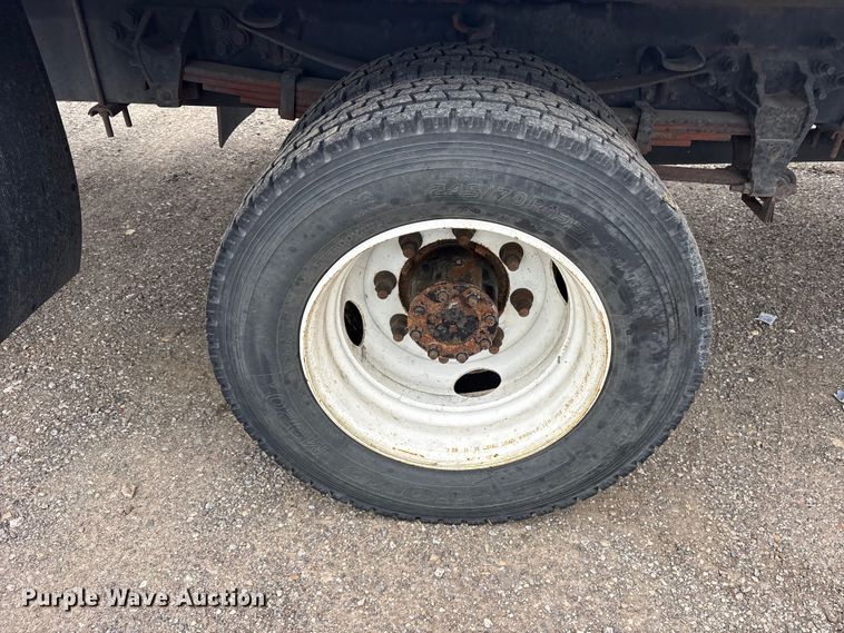 image for item ES8636 2016 Ford F650 box truck