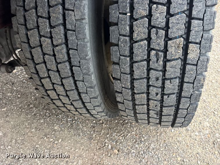 image for item ES8636 2016 Ford F650 box truck