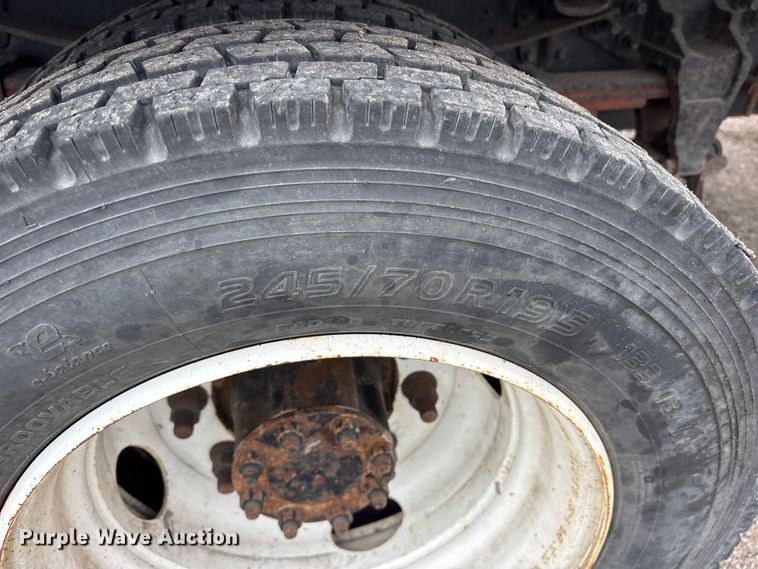 image for item ES8636 2016 Ford F650 box truck