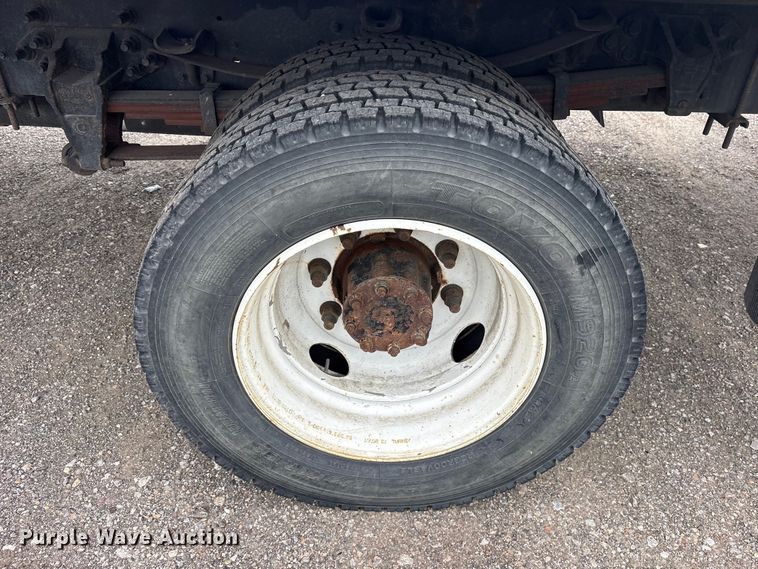 image for item ES8636 2016 Ford F650 box truck