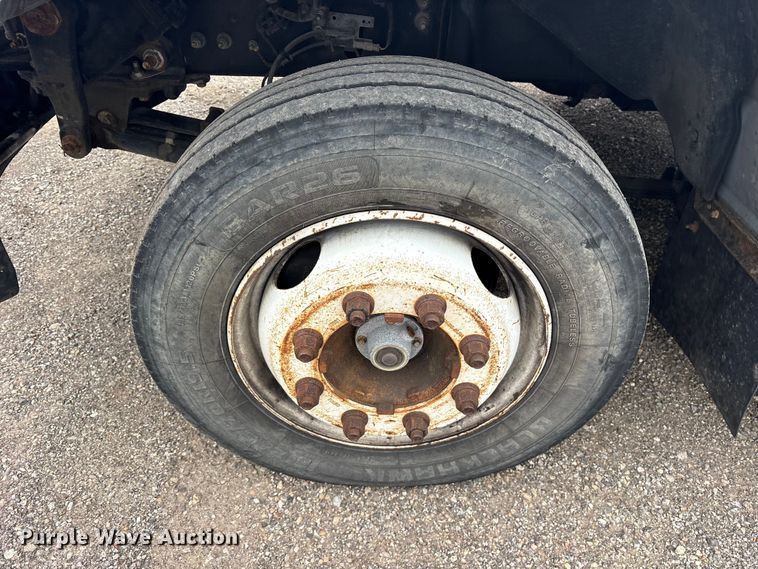 image for item ES8636 2016 Ford F650 box truck