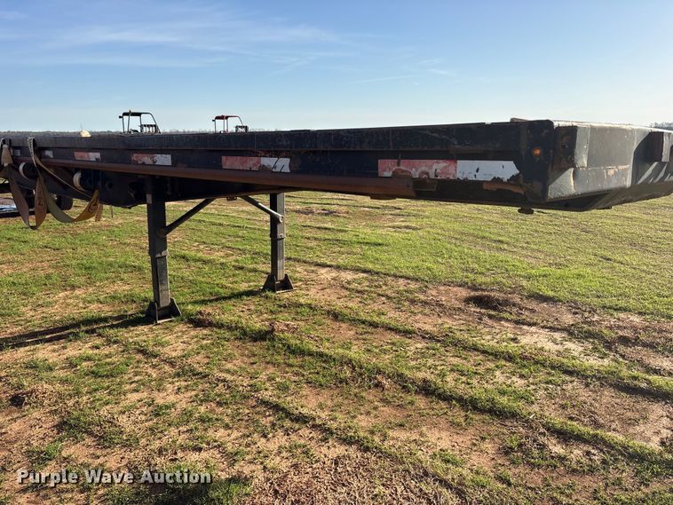 image for item ES8662 1992 Fruehauf PBA-12W-45N flatbed trailer