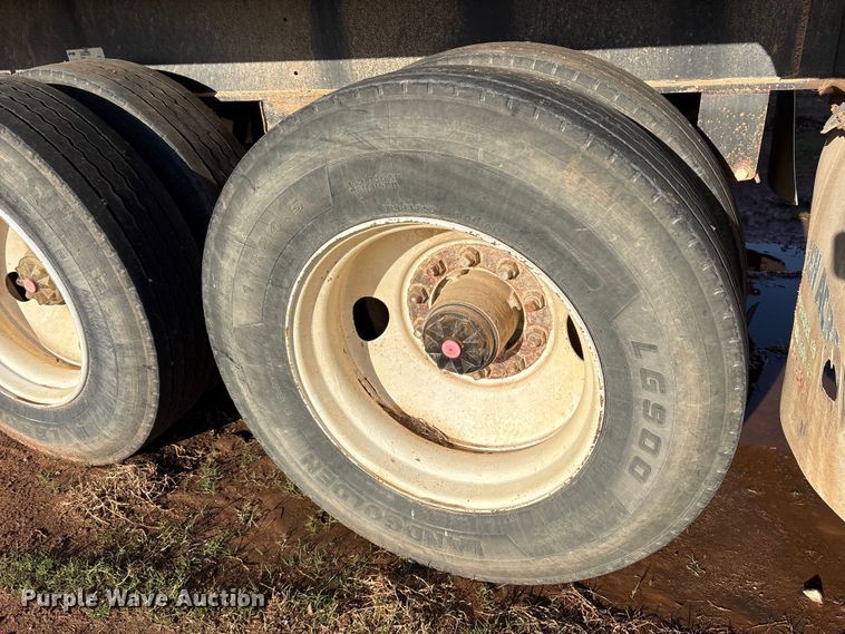 image for item ES8662 1992 Fruehauf PBA-12W-45N flatbed trailer