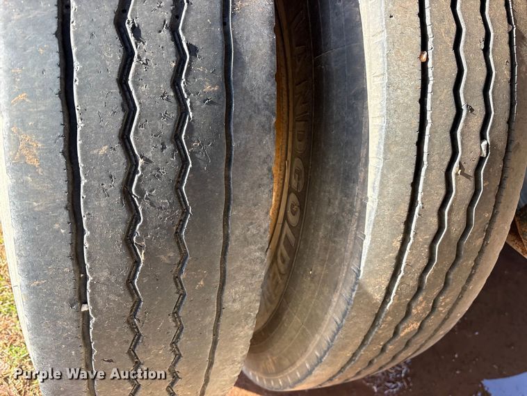 image for item ES8662 1992 Fruehauf PBA-12W-45N flatbed trailer