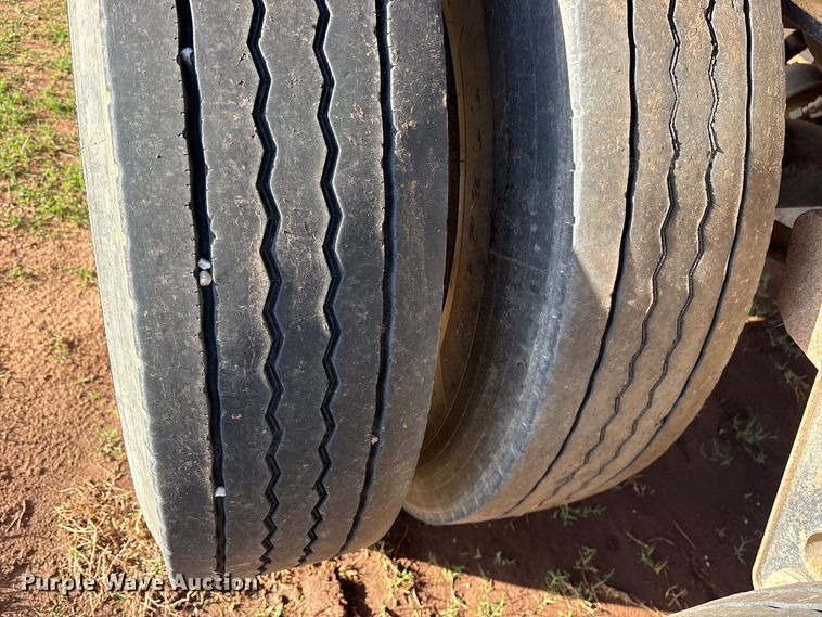 image for item ES8662 1992 Fruehauf PBA-12W-45N flatbed trailer