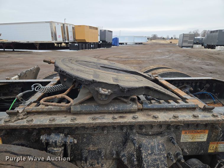 image for item ET1408 2019 Freightliner Cascadia 126 semi truck