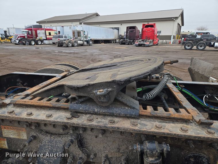 image for item ET1408 2019 Freightliner Cascadia 126 semi truck