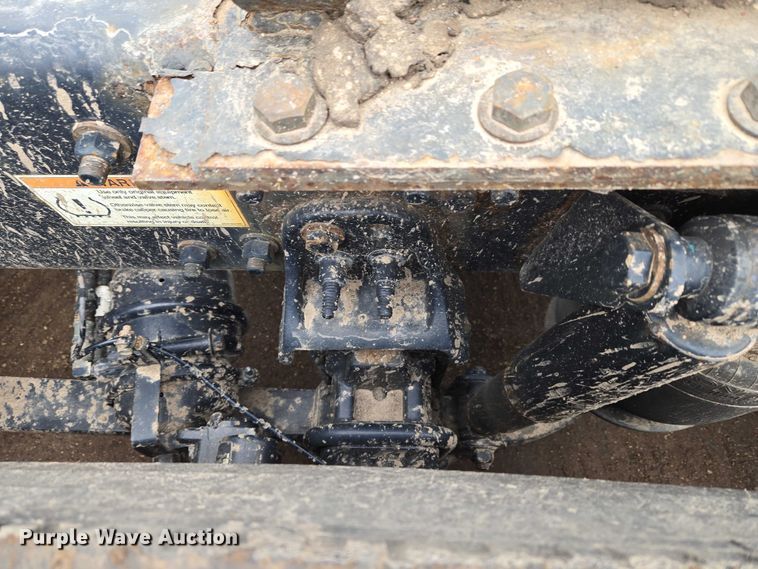 image for item ET1408 2019 Freightliner Cascadia 126 semi truck