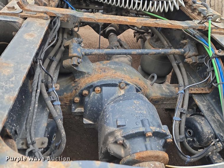 image for item ET1408 2019 Freightliner Cascadia 126 semi truck