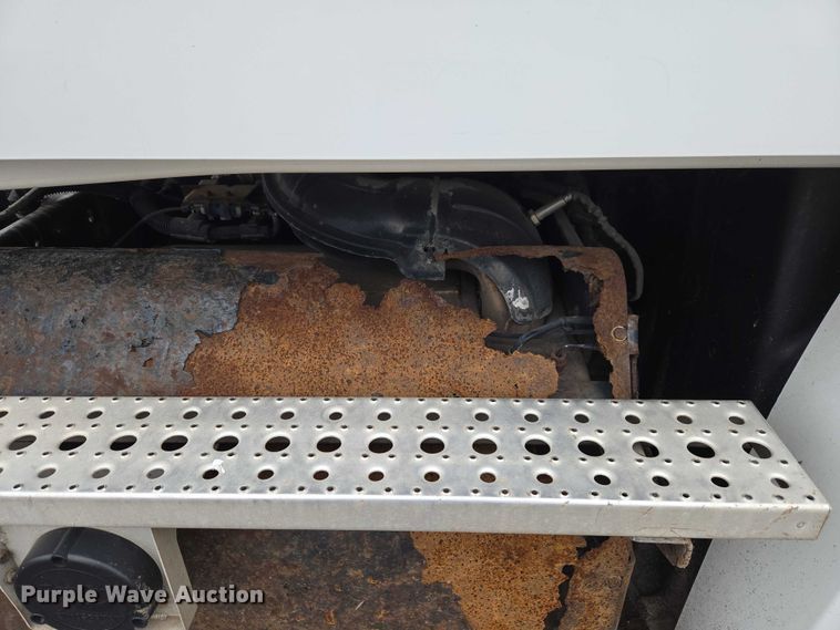 image for item ET1408 2019 Freightliner Cascadia 126 semi truck